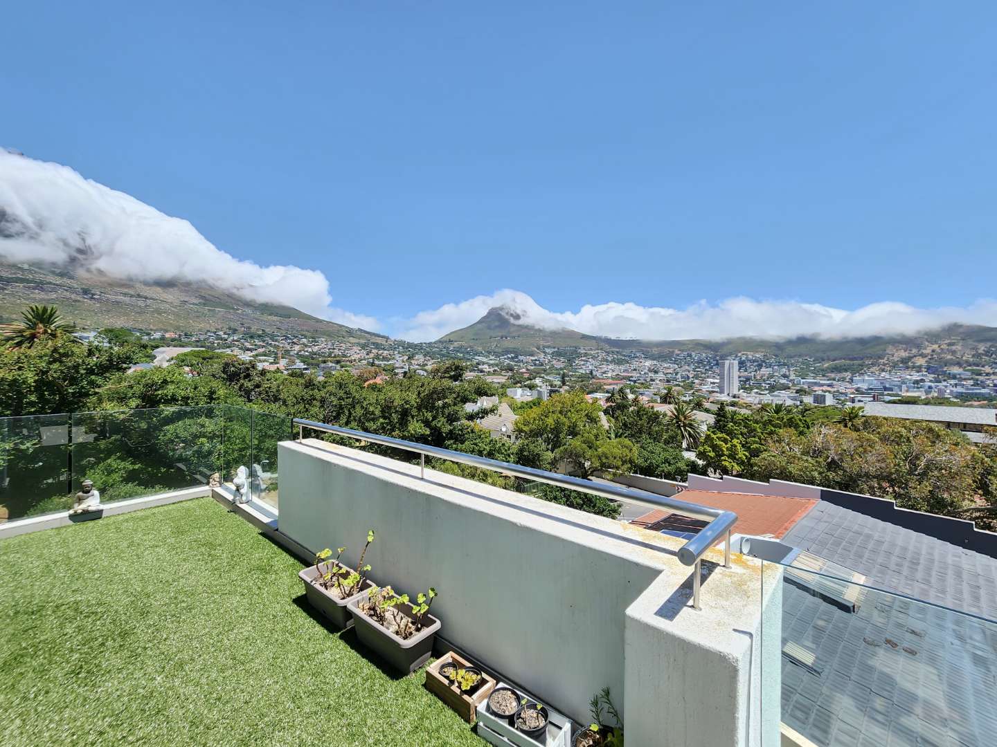 2 Bedroom Property for Sale in Vredehoek Western Cape